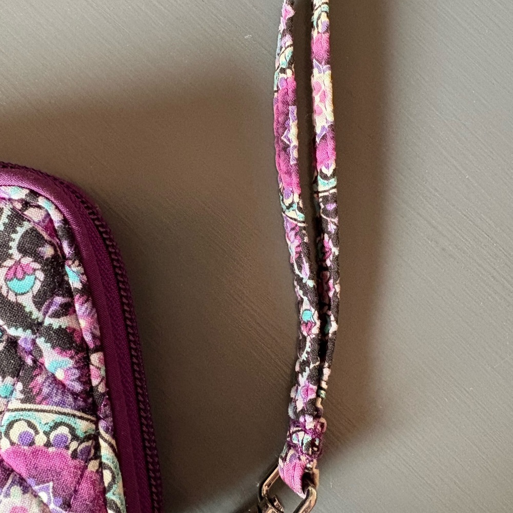 Elegant Floral Vera Bradley Women's Wallet - Picture 4 of 7